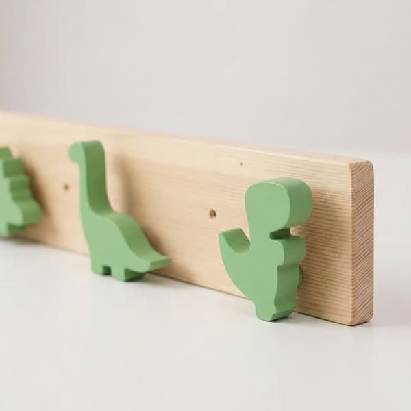Børnetøjsstativ med dinosaurtema og 4 kroge, grøn