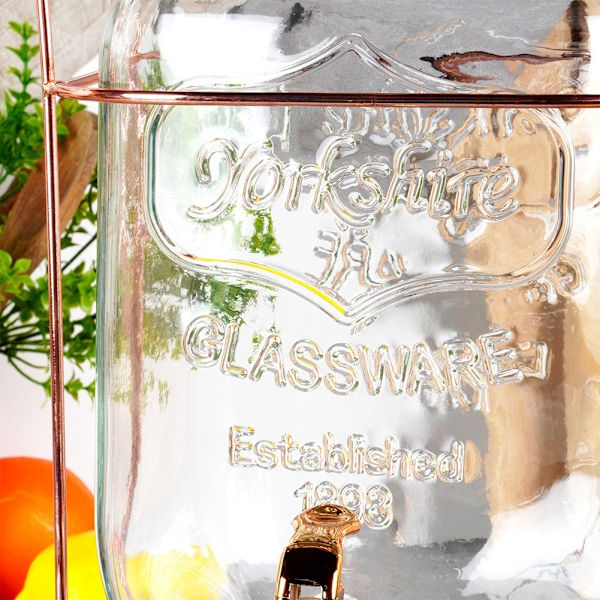 Drikkevareautomat med vandhane og stativ