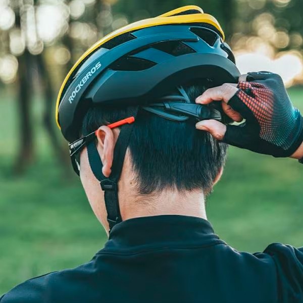 Cykelhjälm, universal, justerbar, storlek L, svart och gul