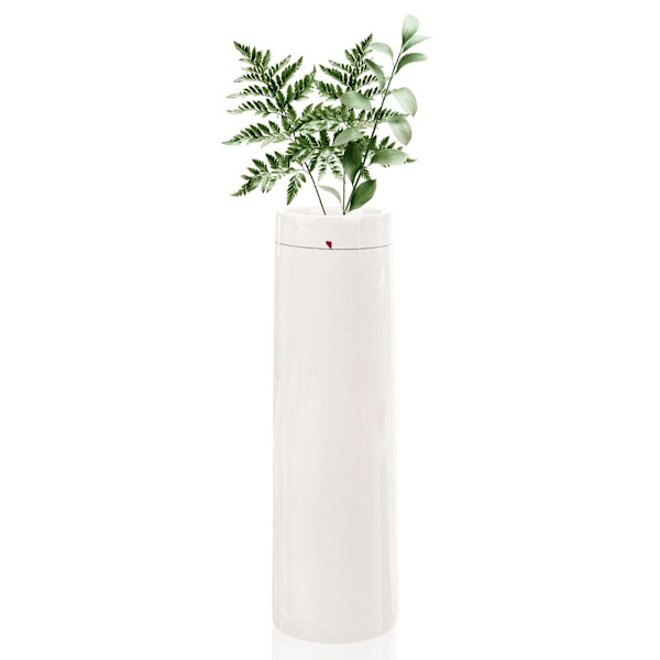 Hvid keramikvase med subtilt blomsterhjertemotiv
