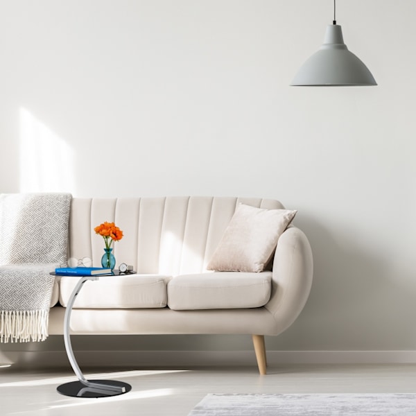Svart sidobord i glas