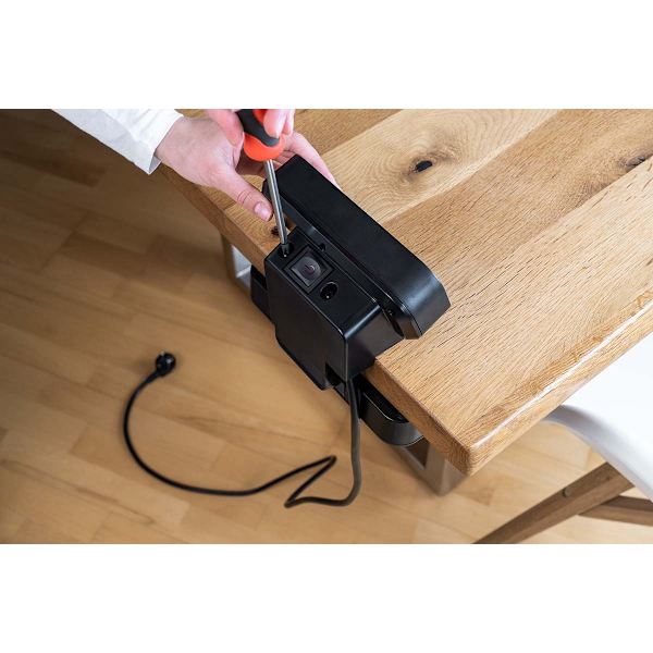brennenstuhl®estilo Duplex-jatkojohto ylijännitesuojalla, 1x USB C, 1x USB A, 9x pistorasiat, hopea/musta