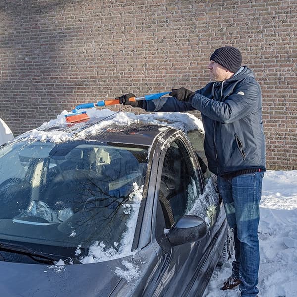 Snöborste med isskrapa + teleskopskaft 99-127cm