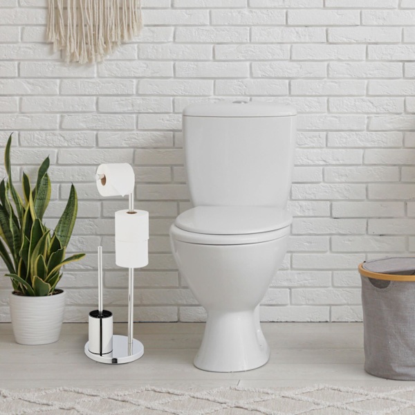 WC-setti paperitelineellä