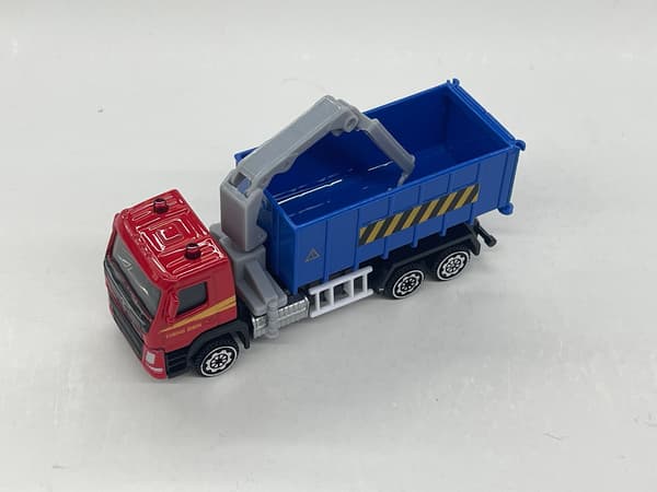 Støbt Volvo kranlastbilmodel, skala 1:72