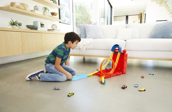 Bränsledunk Stuntbox Lekset med Bana och Bil, 6+