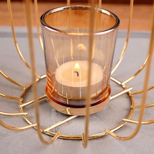 Elegant stearinlyslygte i metal og glas til stearinlys eller fyrfadslys