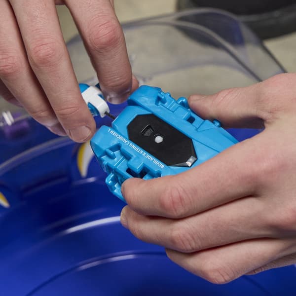Beyblade Premium Sæt med Cobalt Dragoon Top og Launcher