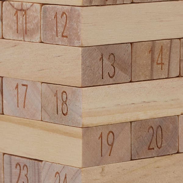 Puinen hepputorni numeroilla