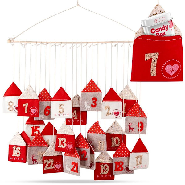 Adventskalender med 24 huse på en træpind