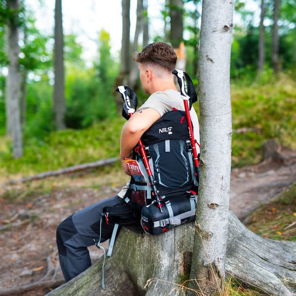 Travel Pack Black 30L+10L – laajennettava reppu