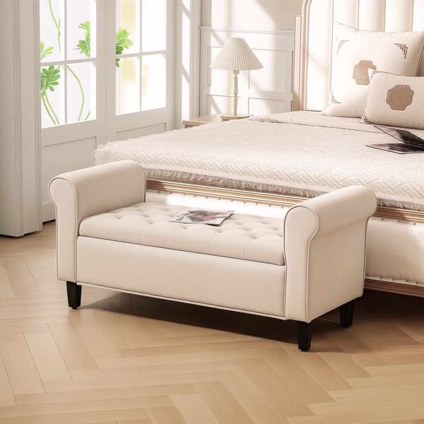 Beige sammetsbänk med förvaring, knappklädsel och armstöd
