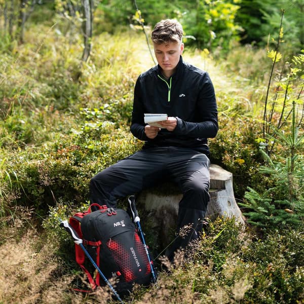 Reseryggsäck 35L, Röd – Ventilerad, Regnskydd