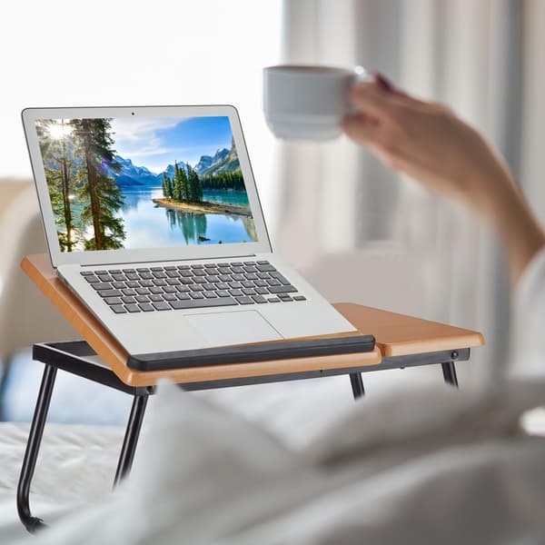 Laptopbord med fällbar arbetsyta