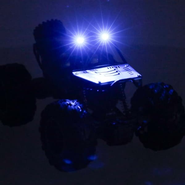 RC Terrängbil 2.4GHz, LED-lampor, USB-laddningsbar