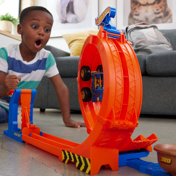 Monster Trucks Loop&Flip Trophy Challenge