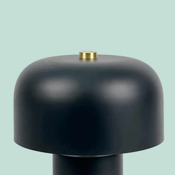 Champignonbordlampe – Minimalistisk design, guld accent