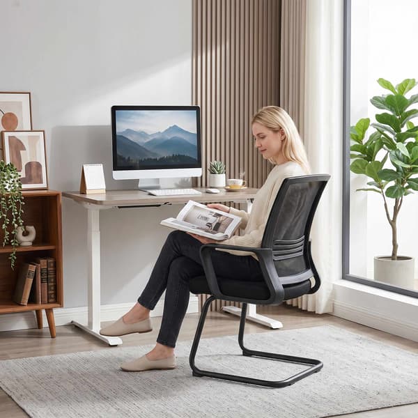 Sæt med 2 ergonomiske sorte konferencestole med medebase