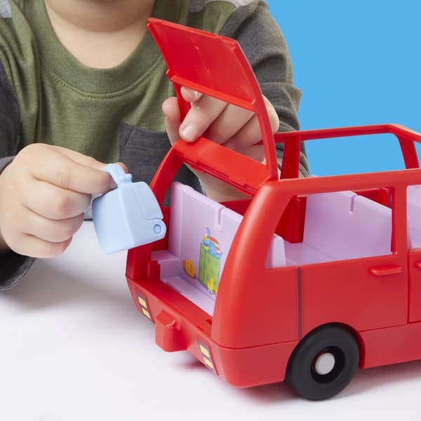 Peppa Pig -perheen autoleikkisetti Peppa- ja Evie-hahmoilla