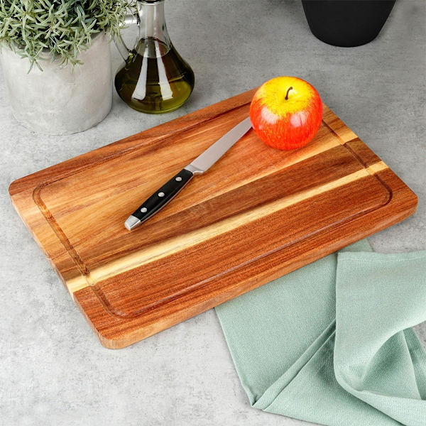 Skär- och serveringsbräda i trä 37x25 cm
