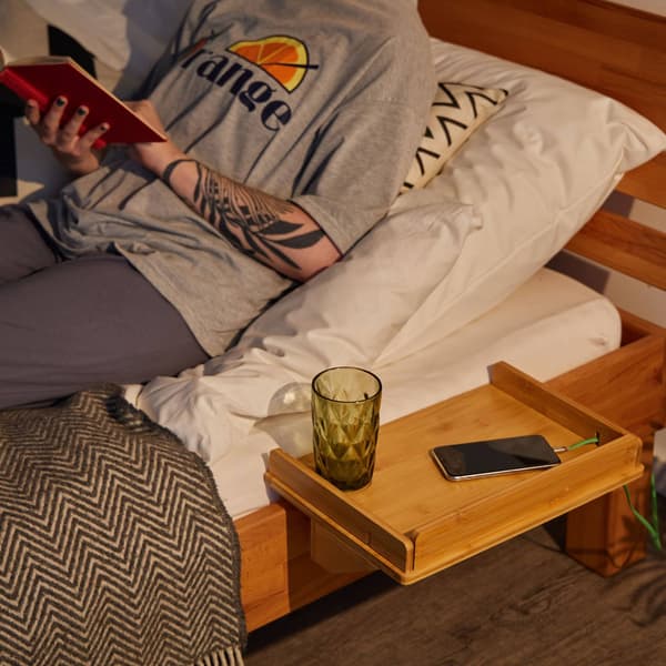 Sängbricka i bambu med surfplattahållare