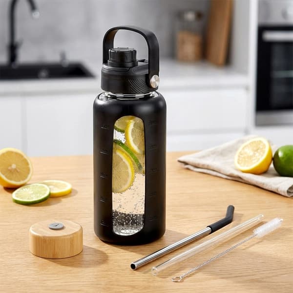 Lasinen vesipullo silikonisuojuksella, 800 ml