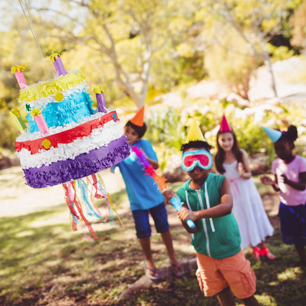 Pinata syntymäpäiväkakku