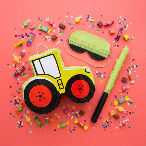 Traktorpiñataset med pinne och mask – 40 cm