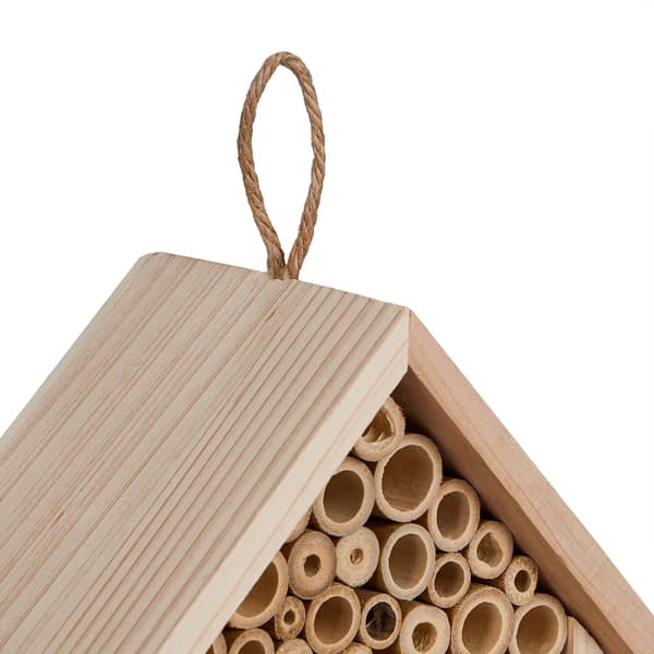 Bihotel lavet af ubehandlet træ