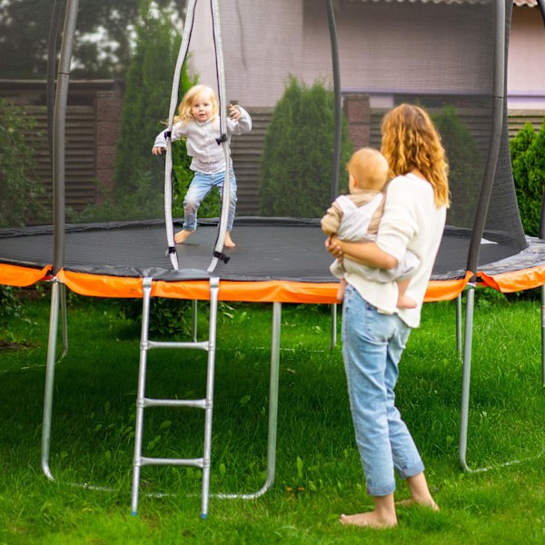 Tikkaat trampoliinille