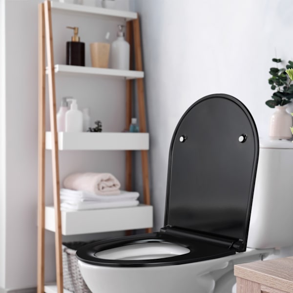 WC:n kansi pehmeästi sulkeutuvalla mekanismilla