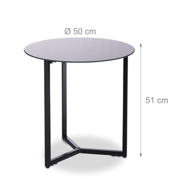 Sidebord omkring glas og metal