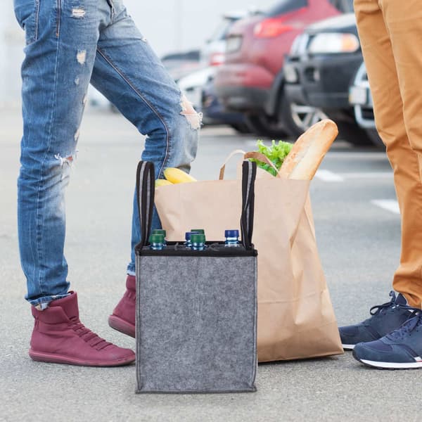 Huovasta valmistettu pullopussi 9 viinipullolle