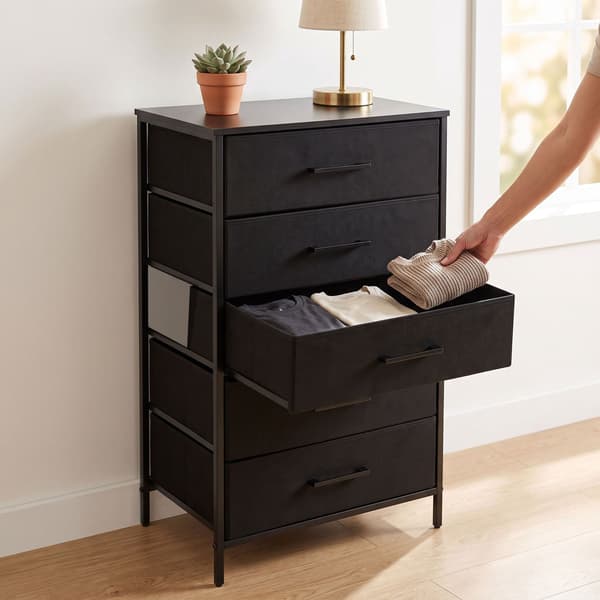 Sort stofkommode med 5 skuffer – metalramme, MDF-top