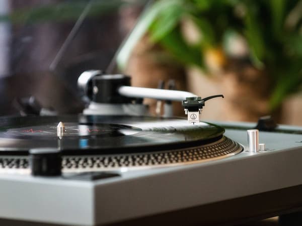 Direct Drive pladespiller med USB-optagelse, grå