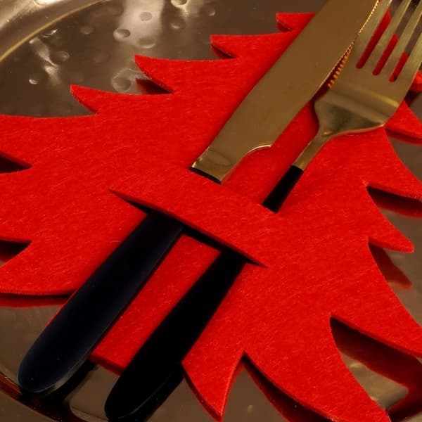 Julbestickfodral i röd filt - 4 julgransformade set