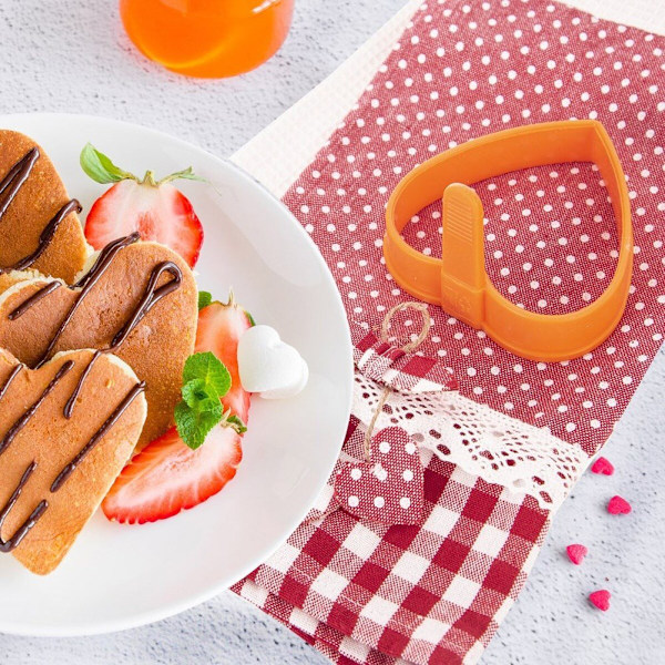 Sydämenmuotoinen silikonimuotti paistetuille kananmunille tai pannukakkuille