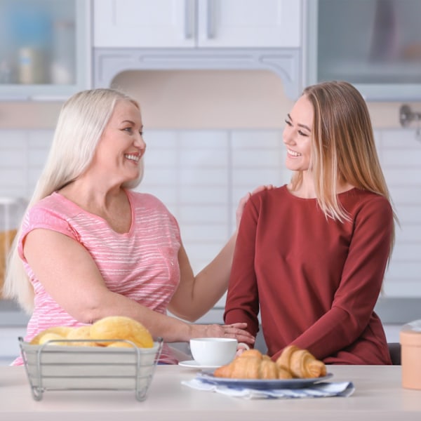 Metallinen leipäkori kannella