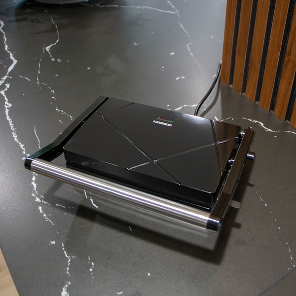 Panini grill og kontaktgrill med non-stick belægning og overophedningsbeskyttelse 1000W Sort