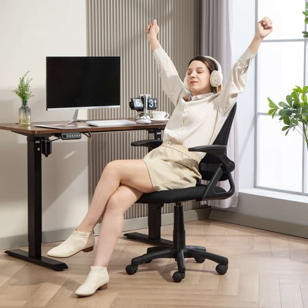 Ergonomisk kontorstol i net med foldbare armlæn, sort
