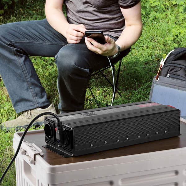 3000 W:n invertteri 12 V:sta 230 V:iin, LCD, USB-C
