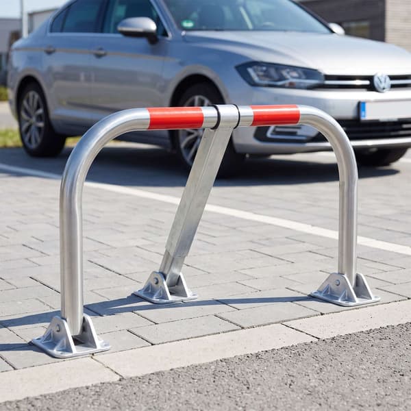 Låsbar parkeringsbom i stål, foldbar, sølv/rød