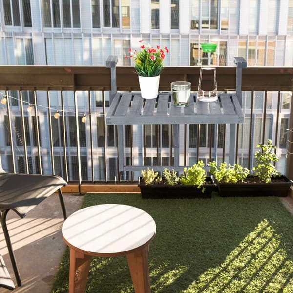 Balkon bordhængende træ