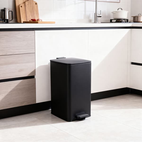 Pedalbin för kök, 30 l, mjukstängande lock
