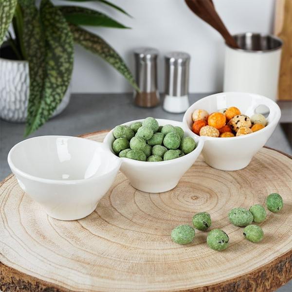 Skål i hvidt porcelæn med tre rum til dip og snacks
