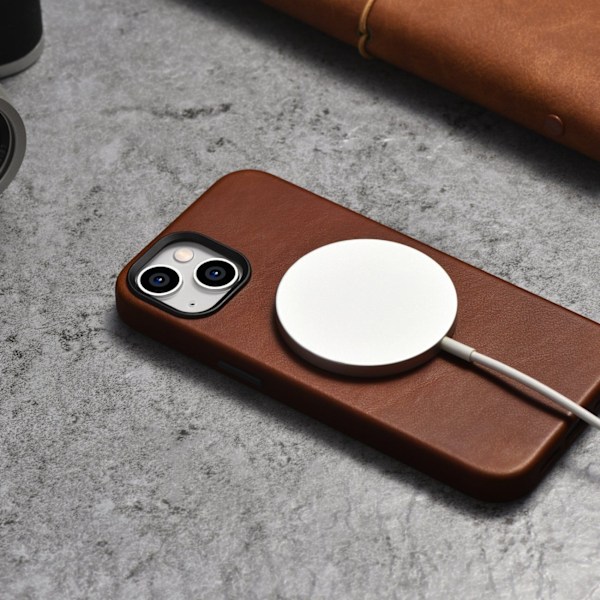 iPhone 14 Plus magneettinen nahkakotelo MagSafe Oil Wax Premium Leather Case ruskealla