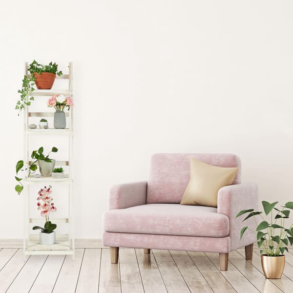 Hvid trappe med træblomster