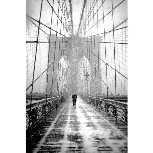New York Walker In Blizzard - Brooklyn Bridge - 70x100 cm