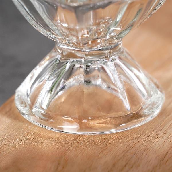 Seks små dessertskåle i glas, perfekt til snacks og desserter