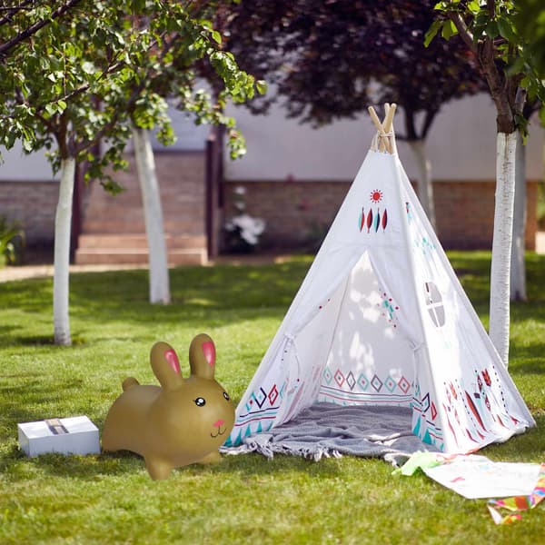 Hoppande djur kanin ljusbrun